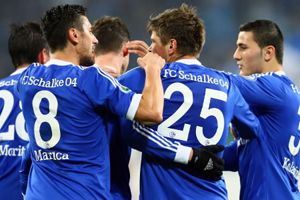 Schalke tahan imbang...