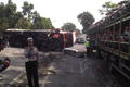 Truk mundur, pengendara...