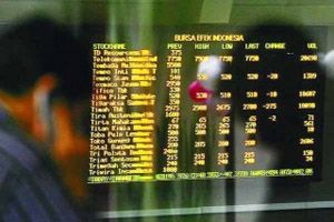 IHSG naik ke rekor 4.696