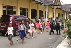 25 siswi SD dilecehkan...