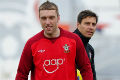 Rickie Lambert bertahan...