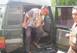 Buron setahun, terpidana...