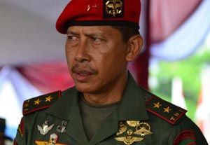 Aksi pasang badan Danjen...