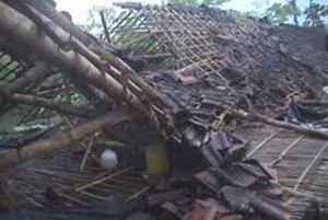 Puting beliung, ratusan...