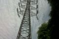 Aksi panjat tower Sutet...