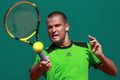 Mikhail Youzhny tantang...