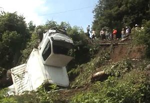 Rem blong, truk tabrak...