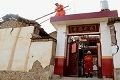 9 warga China barat...