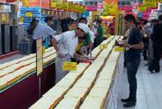 Hypermart gelar kue...
