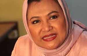 Nyaleg dua tempat, Emilia...
