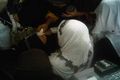 Berdesakan, Istri Ustadz...