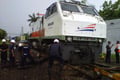 PT KAI evakuasi kereta...