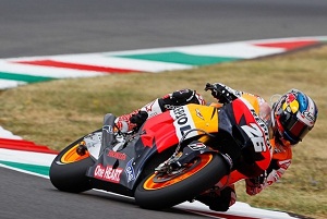Pedrosa geser posisi...