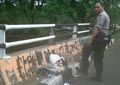 Kardus fly over UI berisi...