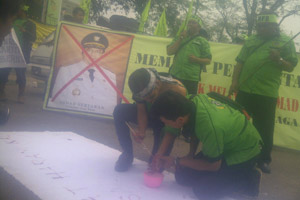Warga Bandung tuliskan...