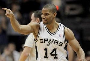 Berkat Neal, Spurs jungkalkan...