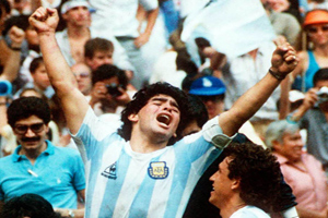 Maradona akan tiba di...
