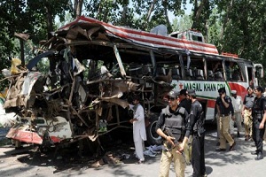 Bus kampus dibom, 11...