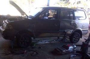 Mobil Kijang terbakar...