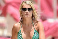 Istri Jonny Evans tampil...