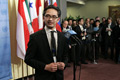 Mengasapi Singapura,...