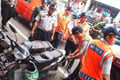 Parkir liar di depan...