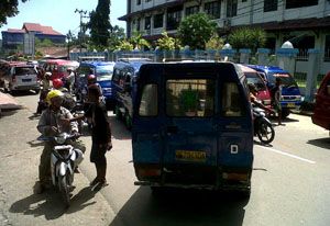 Ratusan angkot di Manokwari...