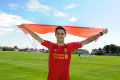 Luis Alberto berpose...