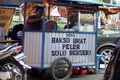 Pedagang asongan dan...