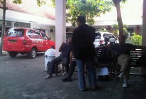 Dikeroyok bikers, karyawan...