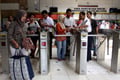Atasi antrean, Stasiun...