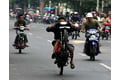 Ngabuburit, Polisi jaga...