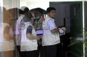Rumah mertua Rusli Zainal...