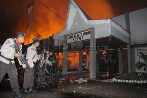 Rusuh Tanjung Gusta,...