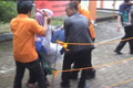 Berebut BLSM, nenek...