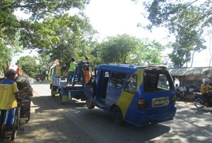 Salip truk, pengendara...
