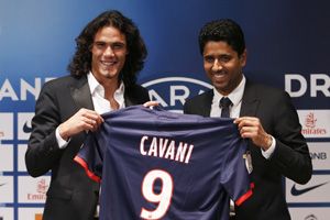 PSG kontrak Cavani lima...