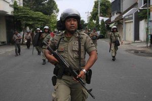 Serang Sabhara, puluhan...