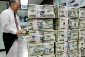 Rupiah anjlok, Menkeu...
