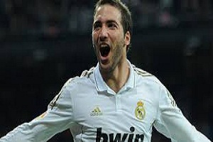 Napoli resmi boyong...