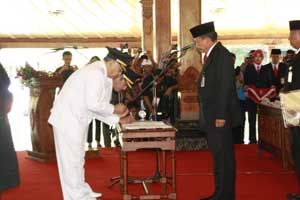 Pimpin Temanggung, Bambang...