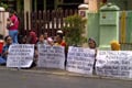 Demo sunyi pendukung...