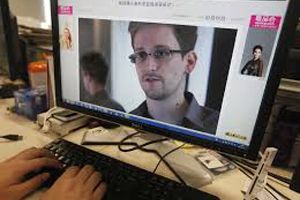 Rusia beri Snowden suaka...