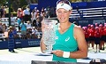 Stosur angkat Trofi...