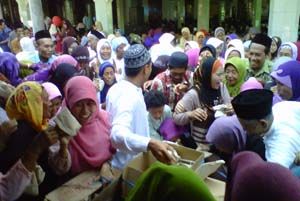 Haul Wali Joko, warga...
