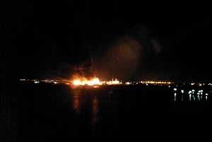 Kapal terbakar di Pelabuhan...