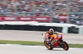 Pedrosa berjuang tahan...