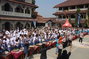Rekor MURI, 2.000 pelajar...