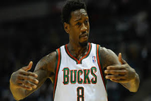 Bucks perpanjang kontrak...