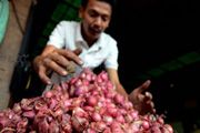 Petani diminta sisihkan...
